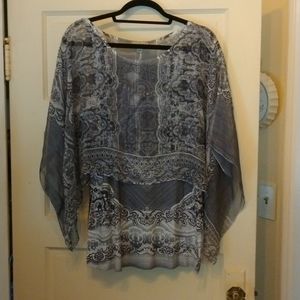 Live and Let Live poncho blouse black and white pattern size 1X